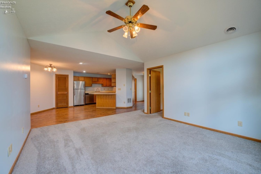 212 Crestwood, Willard, 44890, 2 Bedrooms Bedrooms, ,2 BathroomsBathrooms,Residential,For Sale,Crestwood,20262137