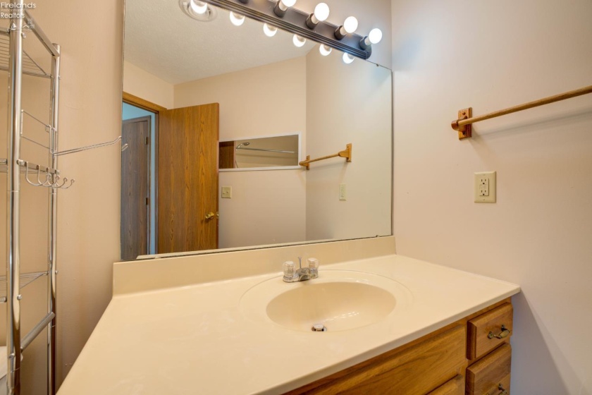 212 Crestwood, Willard, 44890, 2 Bedrooms Bedrooms, ,2 BathroomsBathrooms,Residential,For Sale,Crestwood,20262137