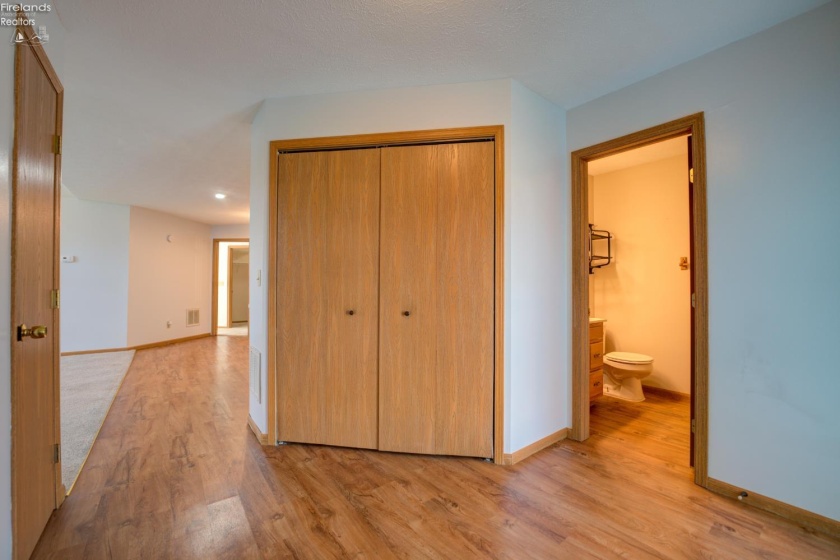 212 Crestwood, Willard, 44890, 2 Bedrooms Bedrooms, ,2 BathroomsBathrooms,Residential,For Sale,Crestwood,20262137