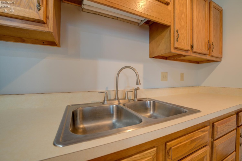 212 Crestwood, Willard, 44890, 2 Bedrooms Bedrooms, ,2 BathroomsBathrooms,Residential,For Sale,Crestwood,20262137