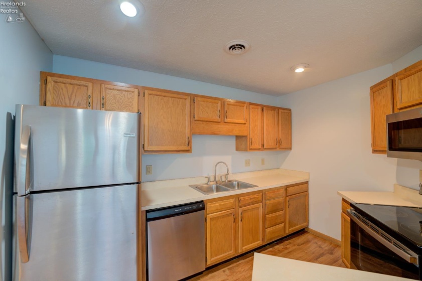 212 Crestwood, Willard, 44890, 2 Bedrooms Bedrooms, ,2 BathroomsBathrooms,Residential,For Sale,Crestwood,20262137