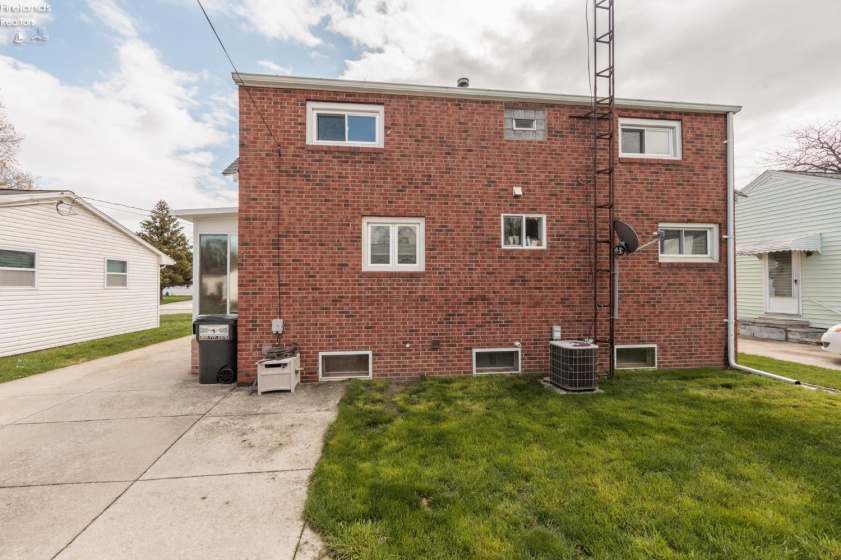 2121 Putnam Street, Sandusky, 44870, 4 Bedrooms Bedrooms, ,2 BathroomsBathrooms,Residential,For Sale,Putnam,20262129