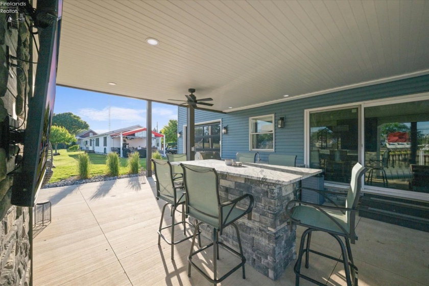 4690 Johnson Avenue, Port Clinton, 43452, 4 Bedrooms Bedrooms, ,3 BathroomsBathrooms,Residential,For Sale,Johnson,20262153
