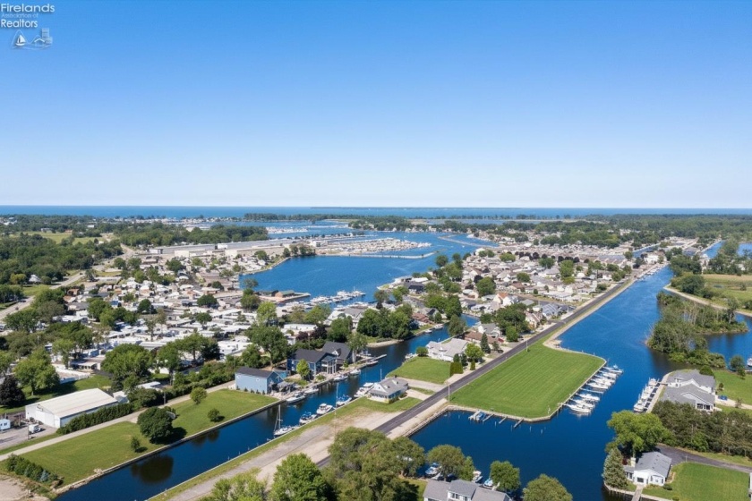4690 Johnson Avenue, Port Clinton, 43452, 4 Bedrooms Bedrooms, ,3 BathroomsBathrooms,Residential,For Sale,Johnson,20262153