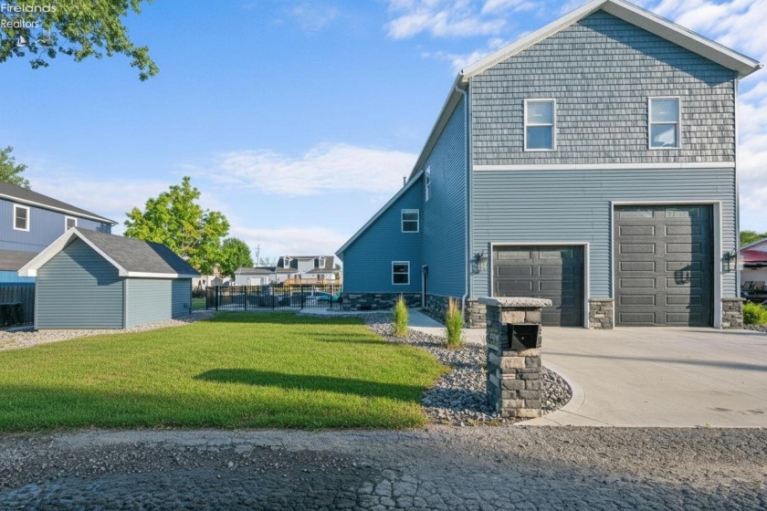 4690 Johnson Avenue, Port Clinton, 43452, 4 Bedrooms Bedrooms, ,3 BathroomsBathrooms,Residential,For Sale,Johnson,20262153