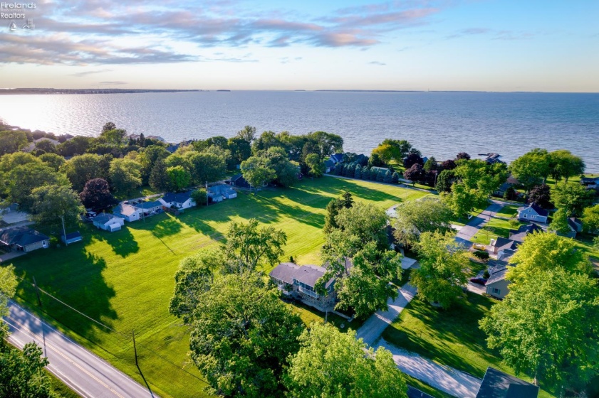 482 Hillcrest Drive, Lakeside, 43440, 4 Bedrooms Bedrooms, ,2 BathroomsBathrooms,Residential,For Sale,Hillcrest,20262187