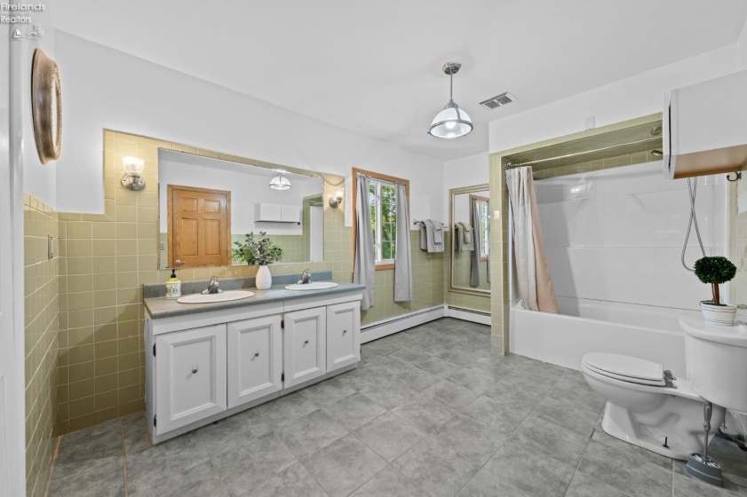 482 Hillcrest Drive, Lakeside, 43440, 4 Bedrooms Bedrooms, ,2 BathroomsBathrooms,Residential,For Sale,Hillcrest,20262187