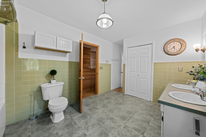 482 Hillcrest Drive, Lakeside, 43440, 4 Bedrooms Bedrooms, ,2 BathroomsBathrooms,Residential,For Sale,Hillcrest,20262187