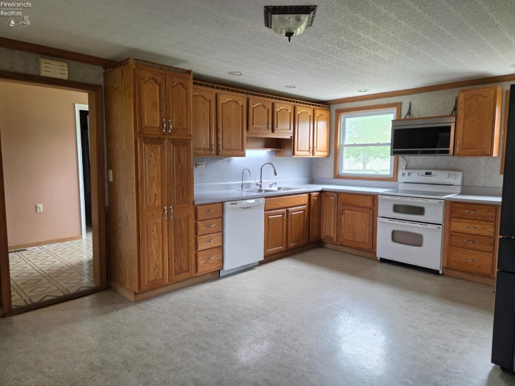 6595 County Road 5, Fostoria, 44830, 3 Bedrooms Bedrooms, ,1 BathroomBathrooms,Residential,For Sale,County Road 5,20261997