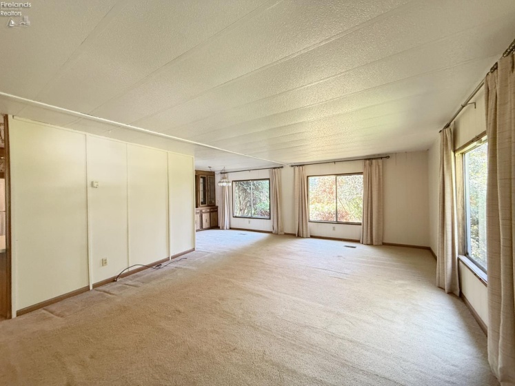 8400 State Route 18, Fostoria, 44830, 3 Bedrooms Bedrooms, ,2 BathroomsBathrooms,Residential,For Sale,State Route 18,20262076