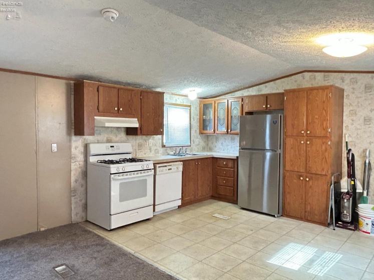 1730 Port Clinton Road, Fremont, 43420, 3 Bedrooms Bedrooms, ,2 BathroomsBathrooms,Residential,For Sale,Port Clinton,20262160