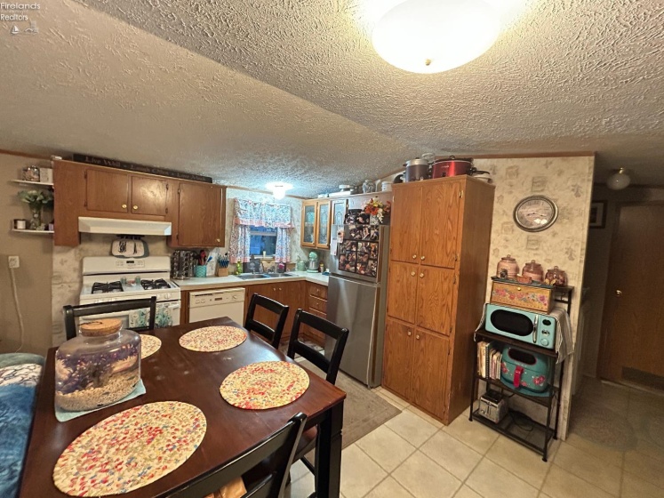 1730 Port Clinton Road, Fremont, 43420, 3 Bedrooms Bedrooms, ,2 BathroomsBathrooms,Residential,For Sale,Port Clinton,20262160