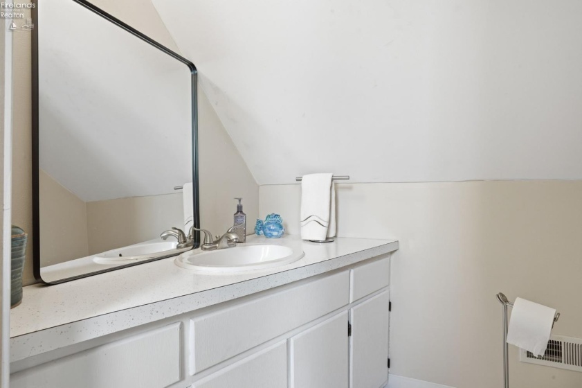 3594 Memorial Shoreway Drive, Marblehead, 43440, 3 Bedrooms Bedrooms, ,3 BathroomsBathrooms,Residential,For Sale,Memorial Shoreway,20262188