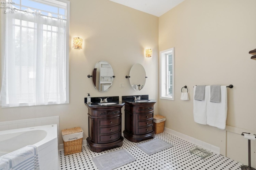 3594 Memorial Shoreway Drive, Marblehead, 43440, 3 Bedrooms Bedrooms, ,3 BathroomsBathrooms,Residential,For Sale,Memorial Shoreway,20262188