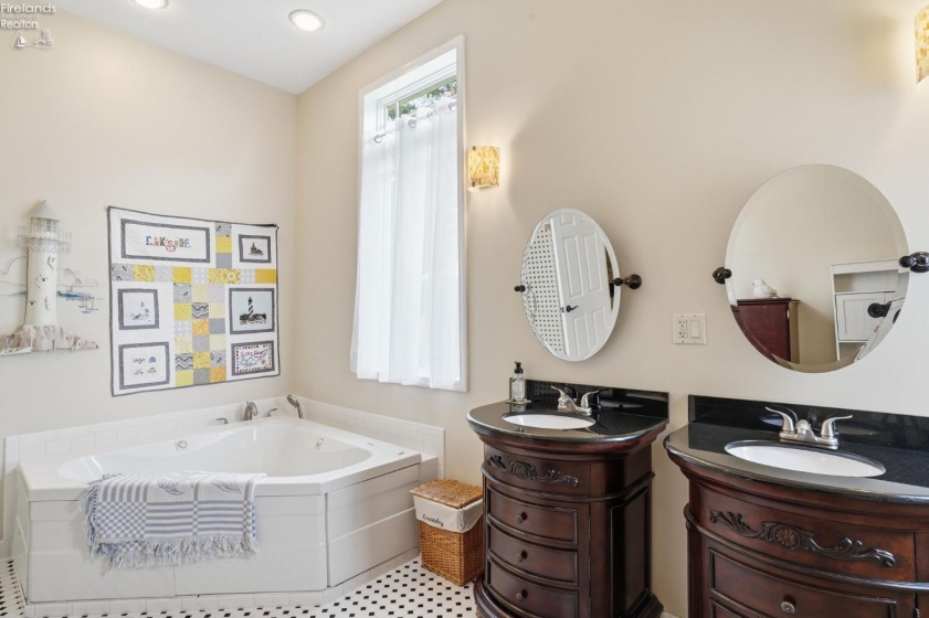 3594 Memorial Shoreway Drive, Marblehead, 43440, 3 Bedrooms Bedrooms, ,3 BathroomsBathrooms,Residential,For Sale,Memorial Shoreway,20262188