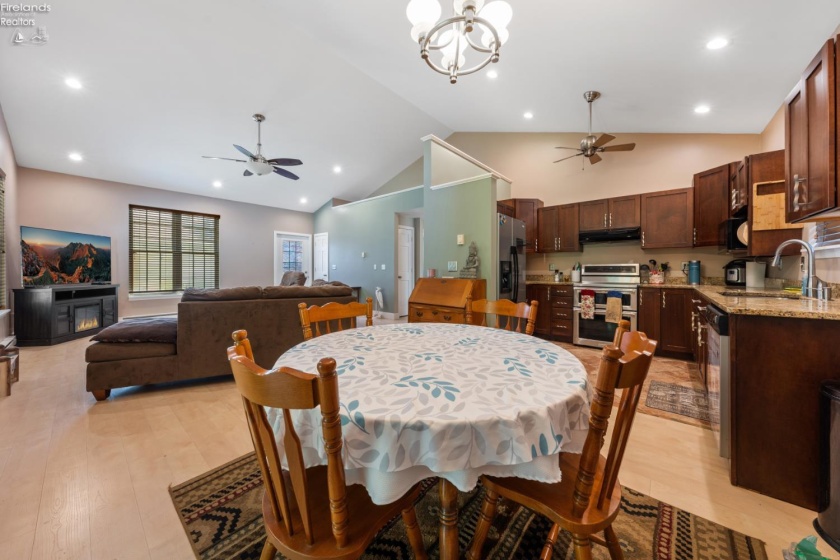 1875 Bayview Drive, Marblehead, 43440, 2 Bedrooms Bedrooms, ,1 BathroomBathrooms,Residential,For Sale,Bayview,20262181