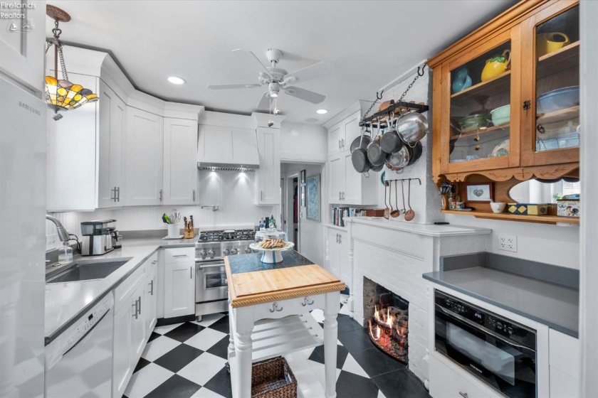 225 Sycamore Avenue, Lakeside, 43440, 5 Bedrooms Bedrooms, ,3 BathroomsBathrooms,Residential,For Sale,Sycamore,20262207