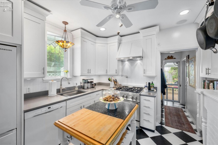 225 Sycamore Avenue, Lakeside, 43440, 5 Bedrooms Bedrooms, ,3 BathroomsBathrooms,Residential,For Sale,Sycamore,20262207