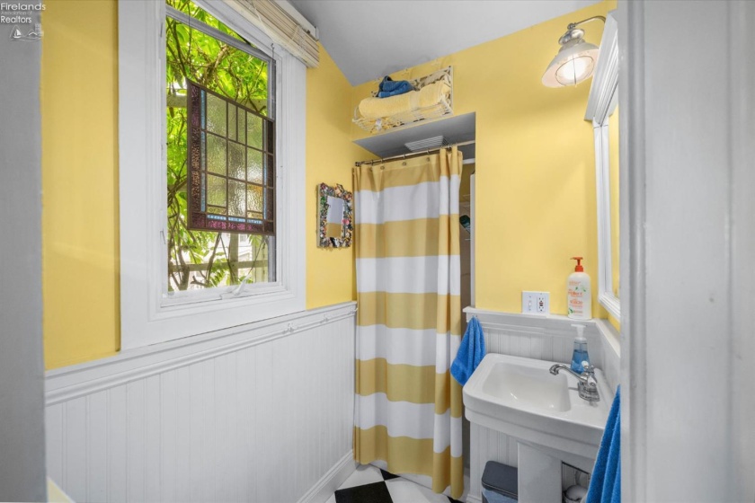 225 Sycamore Avenue, Lakeside, 43440, 5 Bedrooms Bedrooms, ,3 BathroomsBathrooms,Residential,For Sale,Sycamore,20262207