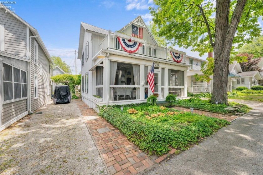 225 Sycamore Avenue, Lakeside, 43440, 5 Bedrooms Bedrooms, ,3 BathroomsBathrooms,Residential,For Sale,Sycamore,20262207