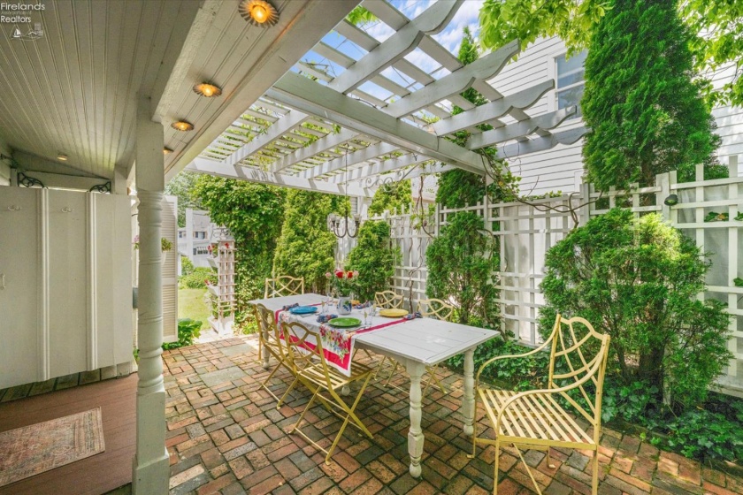 225 Sycamore Avenue, Lakeside, 43440, 5 Bedrooms Bedrooms, ,3 BathroomsBathrooms,Residential,For Sale,Sycamore,20262207
