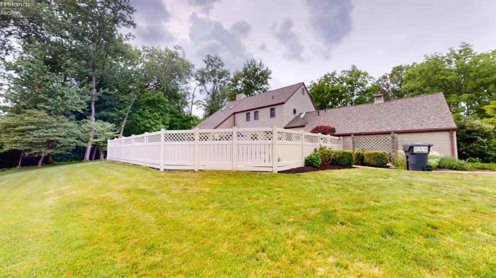 27 Ridge Drive, Fremont, 43420, 4 Bedrooms Bedrooms, ,3 BathroomsBathrooms,Residential,For Sale,Ridge,20262175