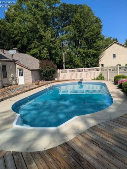 27 Ridge Drive, Fremont, 43420, 4 Bedrooms Bedrooms, ,3 BathroomsBathrooms,Residential,For Sale,Ridge,20262175