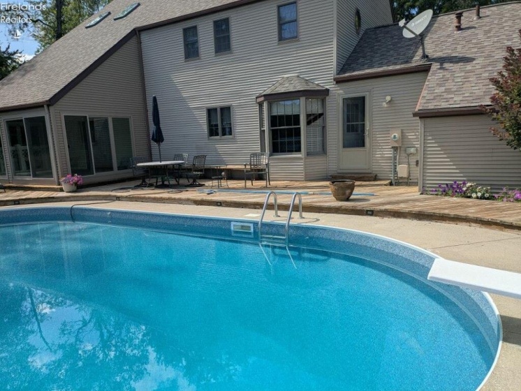 27 Ridge Drive, Fremont, 43420, 4 Bedrooms Bedrooms, ,3 BathroomsBathrooms,Residential,For Sale,Ridge,20262175