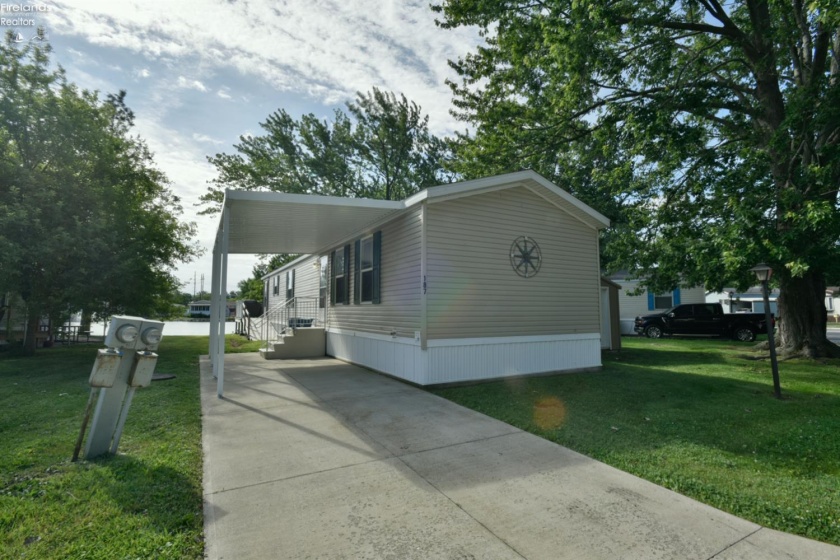 187 Driftwood Parkway, Port Clinton, 43452, 2 Bedrooms Bedrooms, ,2 BathroomsBathrooms,Residential,For Sale,Driftwood,20262198