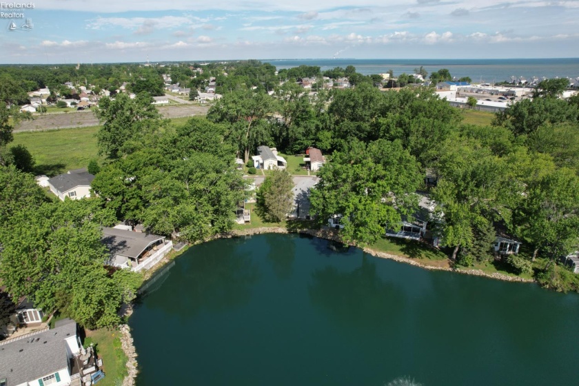 187 Driftwood Parkway, Port Clinton, 43452, 2 Bedrooms Bedrooms, ,2 BathroomsBathrooms,Residential,For Sale,Driftwood,20262198