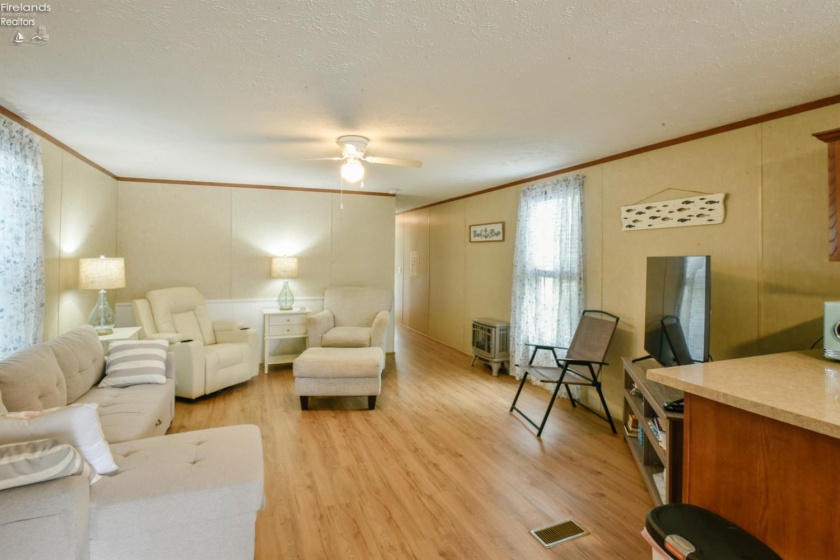 187 Driftwood Parkway, Port Clinton, 43452, 2 Bedrooms Bedrooms, ,2 BathroomsBathrooms,Residential,For Sale,Driftwood,20262198