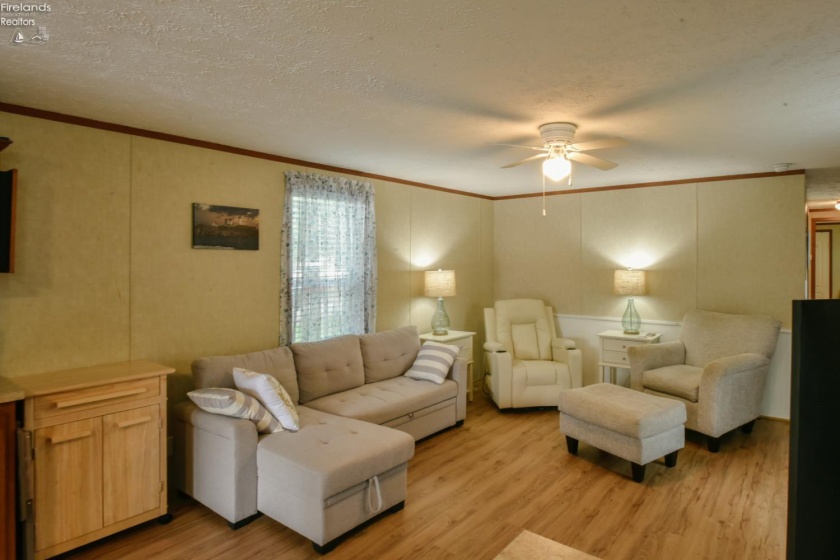 187 Driftwood Parkway, Port Clinton, 43452, 2 Bedrooms Bedrooms, ,2 BathroomsBathrooms,Residential,For Sale,Driftwood,20262198