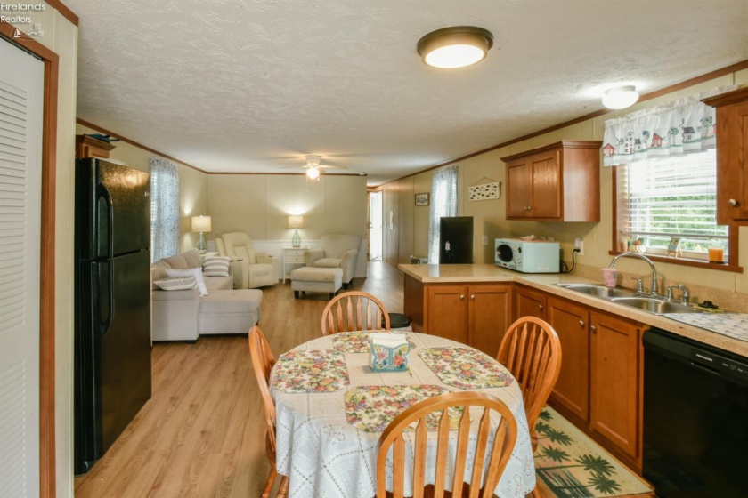 187 Driftwood Parkway, Port Clinton, 43452, 2 Bedrooms Bedrooms, ,2 BathroomsBathrooms,Residential,For Sale,Driftwood,20262198