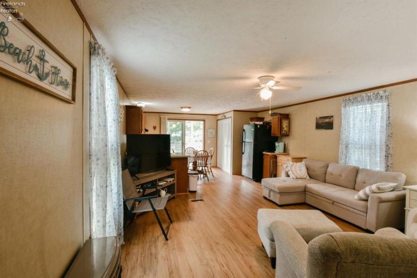 187 Driftwood Parkway, Port Clinton, 43452, 2 Bedrooms Bedrooms, ,2 BathroomsBathrooms,Residential,For Sale,Driftwood,20262198