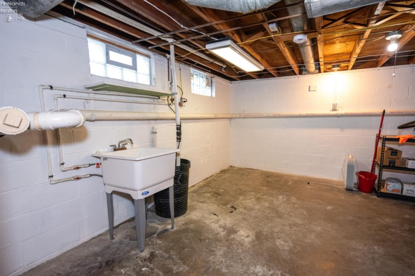 103 Roger Avenue, Bellevue, 44811, 3 Bedrooms Bedrooms, ,2 BathroomsBathrooms,Residential,For Sale,Roger,20262208