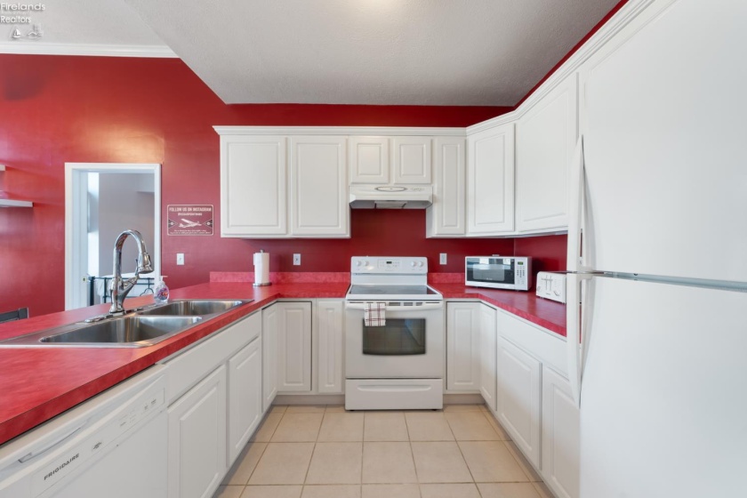 934 Washington Street, Sandusky, 44870, 3 Bedrooms Bedrooms, ,2 BathroomsBathrooms,Residential,For Sale,Washington,20262225