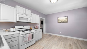 421 Kilbourne Street, Bellevue, 44811, 3 Bedrooms Bedrooms, ,2 BathroomsBathrooms,Residential,For Sale,Kilbourne,20262134