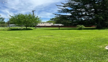 400 Clinton Avenue, Tiffin, 44883, 2 Bedrooms Bedrooms, ,1 BathroomBathrooms,Residential,For Sale,Clinton,20262213