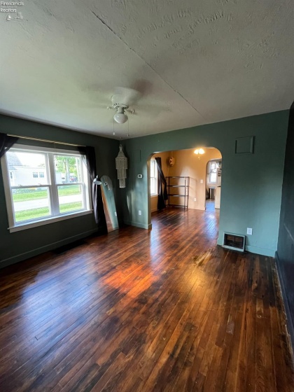 400 Clinton Avenue, Tiffin, 44883, 2 Bedrooms Bedrooms, ,1 BathroomBathrooms,Residential,For Sale,Clinton,20262213