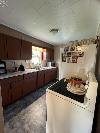 400 Clinton Avenue, Tiffin, 44883, 2 Bedrooms Bedrooms, ,1 BathroomBathrooms,Residential,For Sale,Clinton,20262213