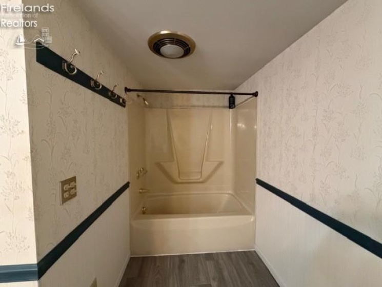 1719 Buckland Avenue, Fremont, 43420, 4 Bedrooms Bedrooms, ,3 BathroomsBathrooms,Residential,For Sale,Buckland,20262243