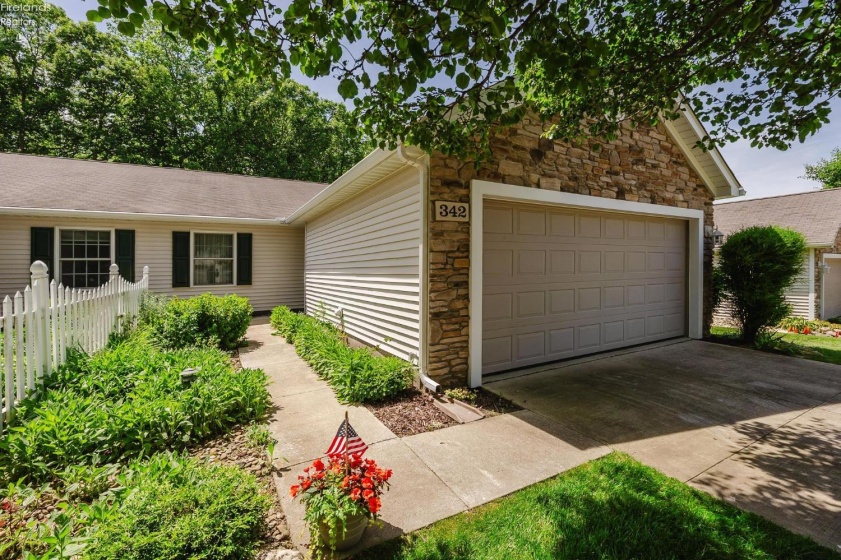 342 Lighthouse Oval Drive, Marblehead, 43440, 2 Bedrooms Bedrooms, ,2 BathroomsBathrooms,Residential,For Sale,Lighthouse Oval,20261940