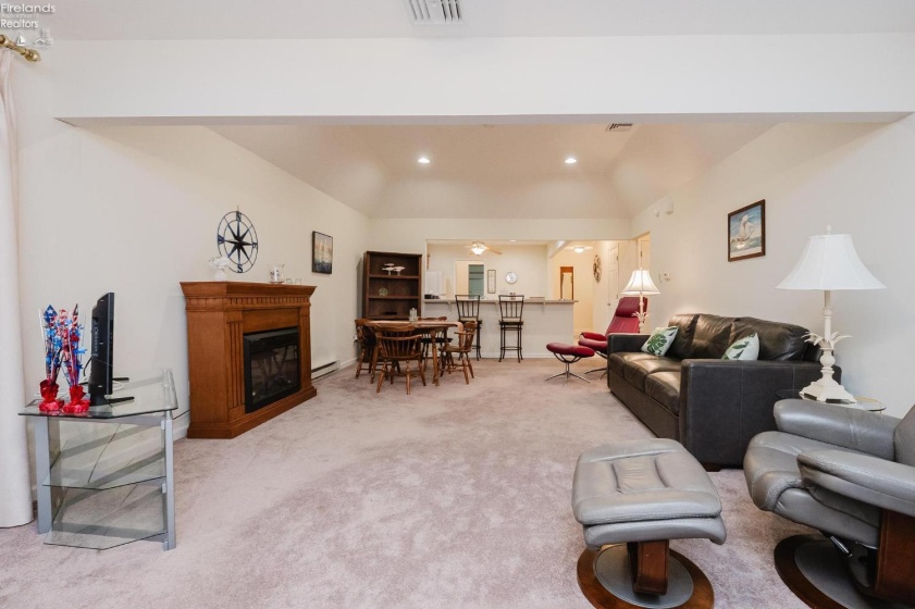 342 Lighthouse Oval Drive, Marblehead, 43440, 2 Bedrooms Bedrooms, ,2 BathroomsBathrooms,Residential,For Sale,Lighthouse Oval,20261940