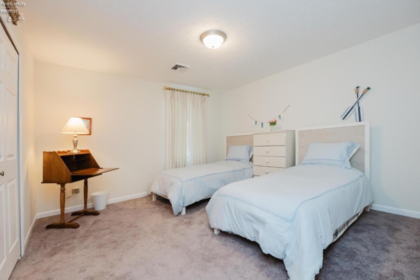 342 Lighthouse Oval Drive, Marblehead, 43440, 2 Bedrooms Bedrooms, ,2 BathroomsBathrooms,Residential,For Sale,Lighthouse Oval,20261940