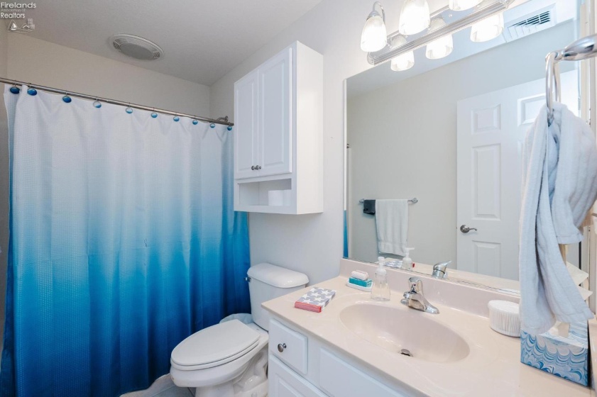 342 Lighthouse Oval Drive, Marblehead, 43440, 2 Bedrooms Bedrooms, ,2 BathroomsBathrooms,Residential,For Sale,Lighthouse Oval,20261940