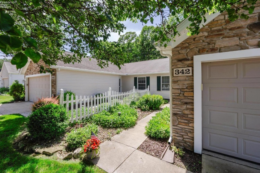 342 Lighthouse Oval Drive, Marblehead, 43440, 2 Bedrooms Bedrooms, ,2 BathroomsBathrooms,Residential,For Sale,Lighthouse Oval,20261940