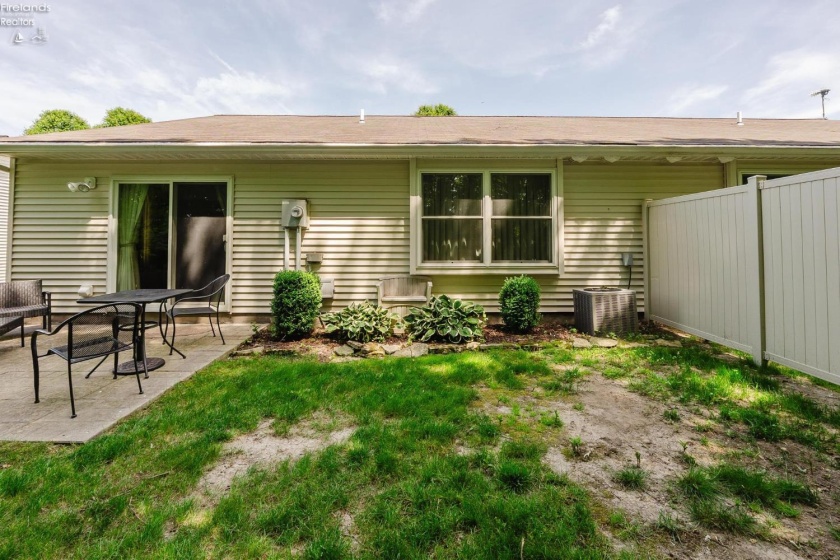 342 Lighthouse Oval Drive, Marblehead, 43440, 2 Bedrooms Bedrooms, ,2 BathroomsBathrooms,Residential,For Sale,Lighthouse Oval,20261940