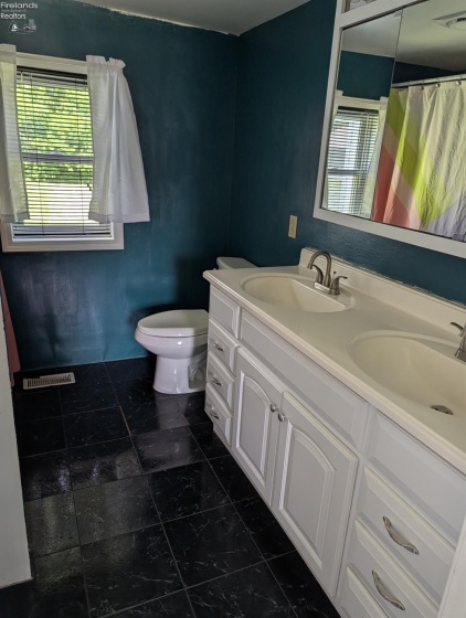 845 Spruce Street, Fostoria, 44830, 3 Bedrooms Bedrooms, ,2 BathroomsBathrooms,Residential,For Sale,Spruce,20262262