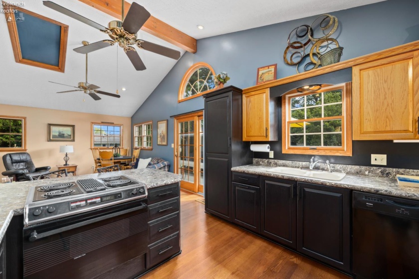 352 Willow Dale Road, Marblehead, 43440, 2 Bedrooms Bedrooms, ,2 BathroomsBathrooms,Residential,For Sale,Willow Dale,20262249