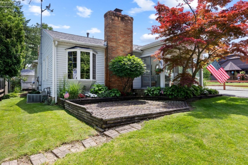 352 Willow Dale Road, Marblehead, 43440, 2 Bedrooms Bedrooms, ,2 BathroomsBathrooms,Residential,For Sale,Willow Dale,20262249